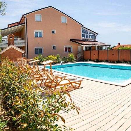Foric Apartments With Outdoor Heated Pool Rab Town Zewnętrze zdjęcie