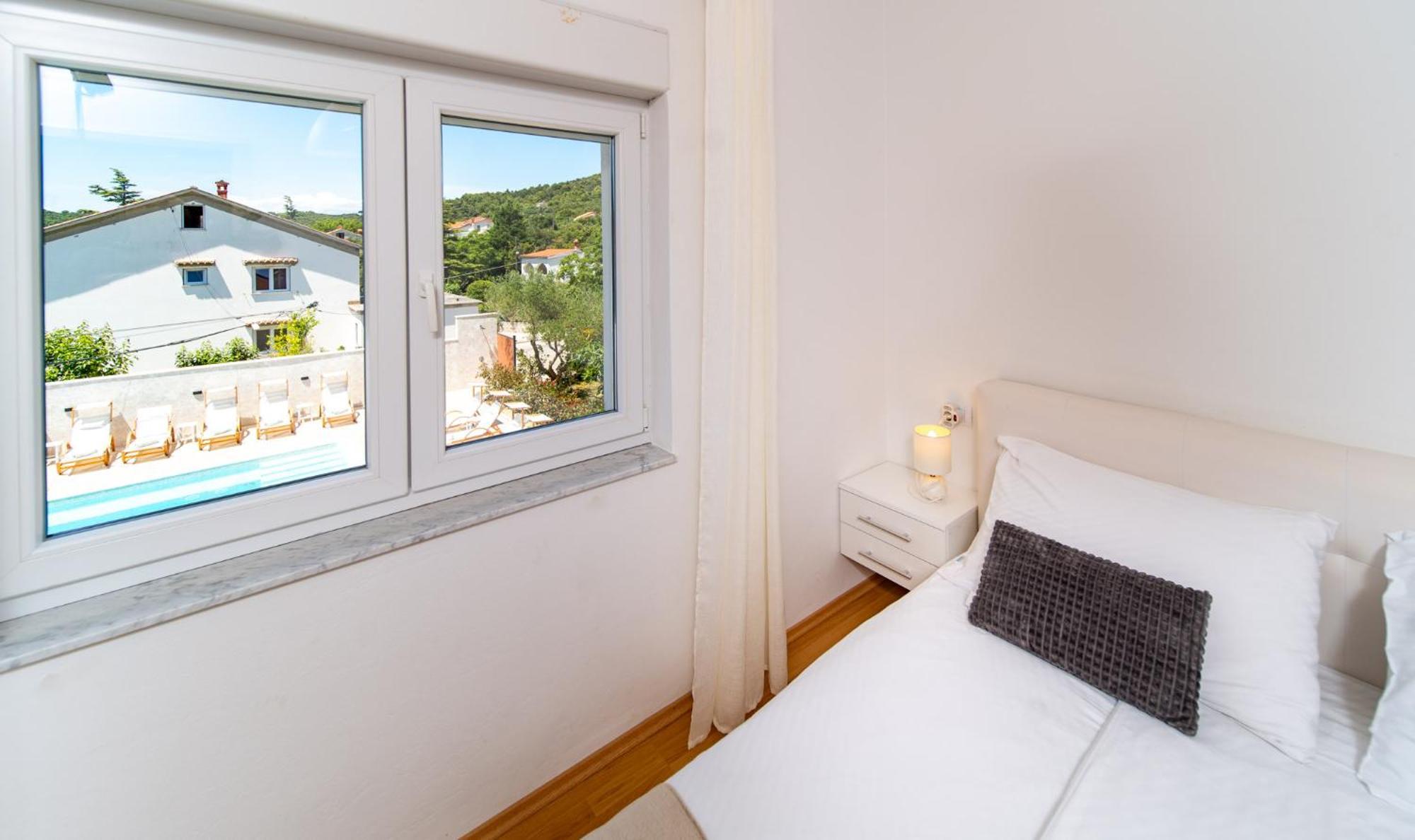 Foric Apartments With Outdoor Heated Pool Rab Town Zewnętrze zdjęcie