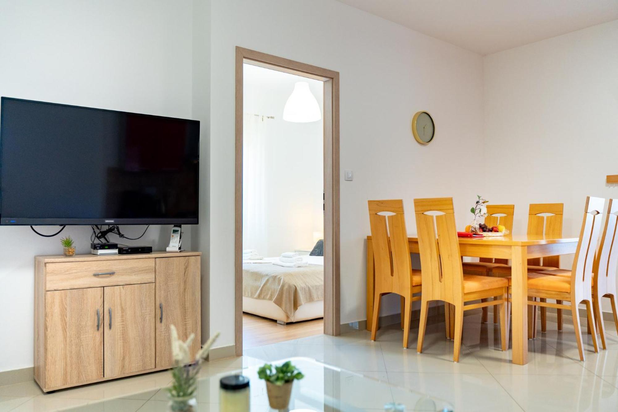 Foric Apartments With Outdoor Heated Pool Rab Town Zewnętrze zdjęcie