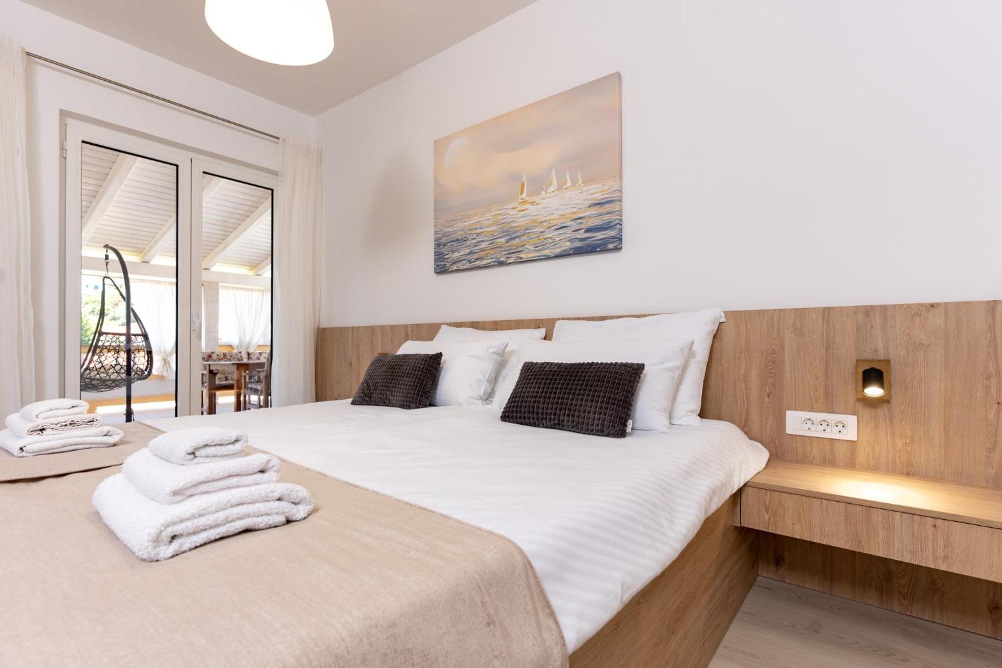 Foric Apartments With Outdoor Heated Pool Rab Town Zewnętrze zdjęcie