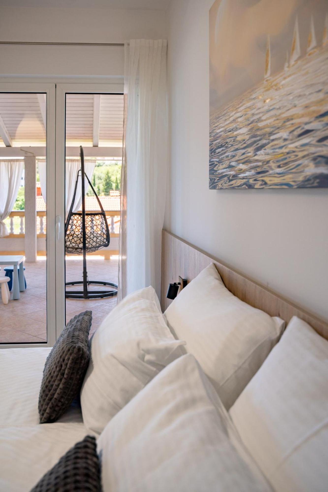 Foric Apartments With Outdoor Heated Pool Rab Town Zewnętrze zdjęcie