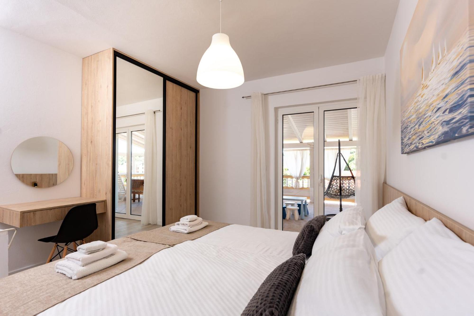 Foric Apartments With Outdoor Heated Pool Rab Town Zewnętrze zdjęcie