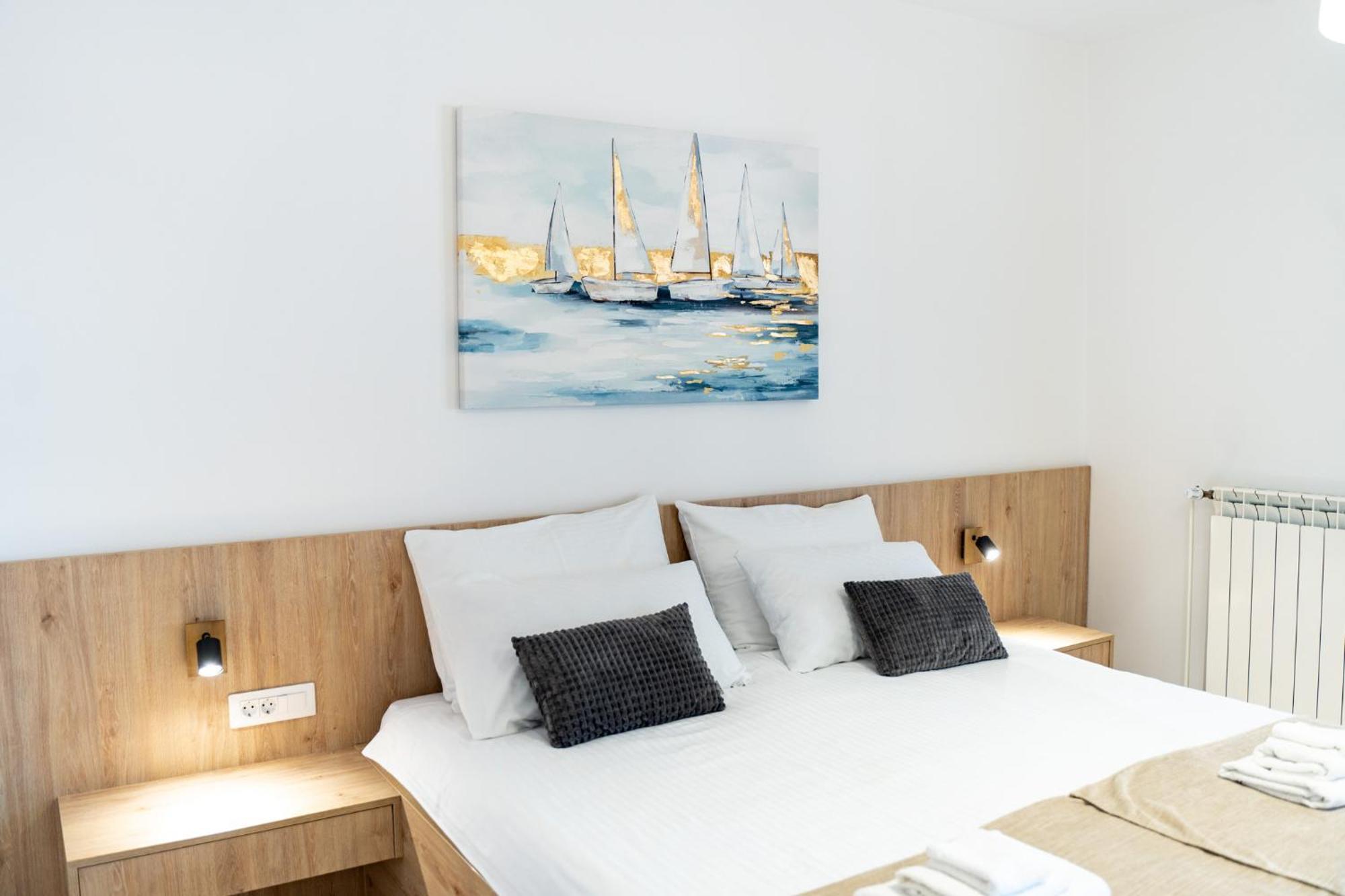 Foric Apartments With Outdoor Heated Pool Rab Town Zewnętrze zdjęcie