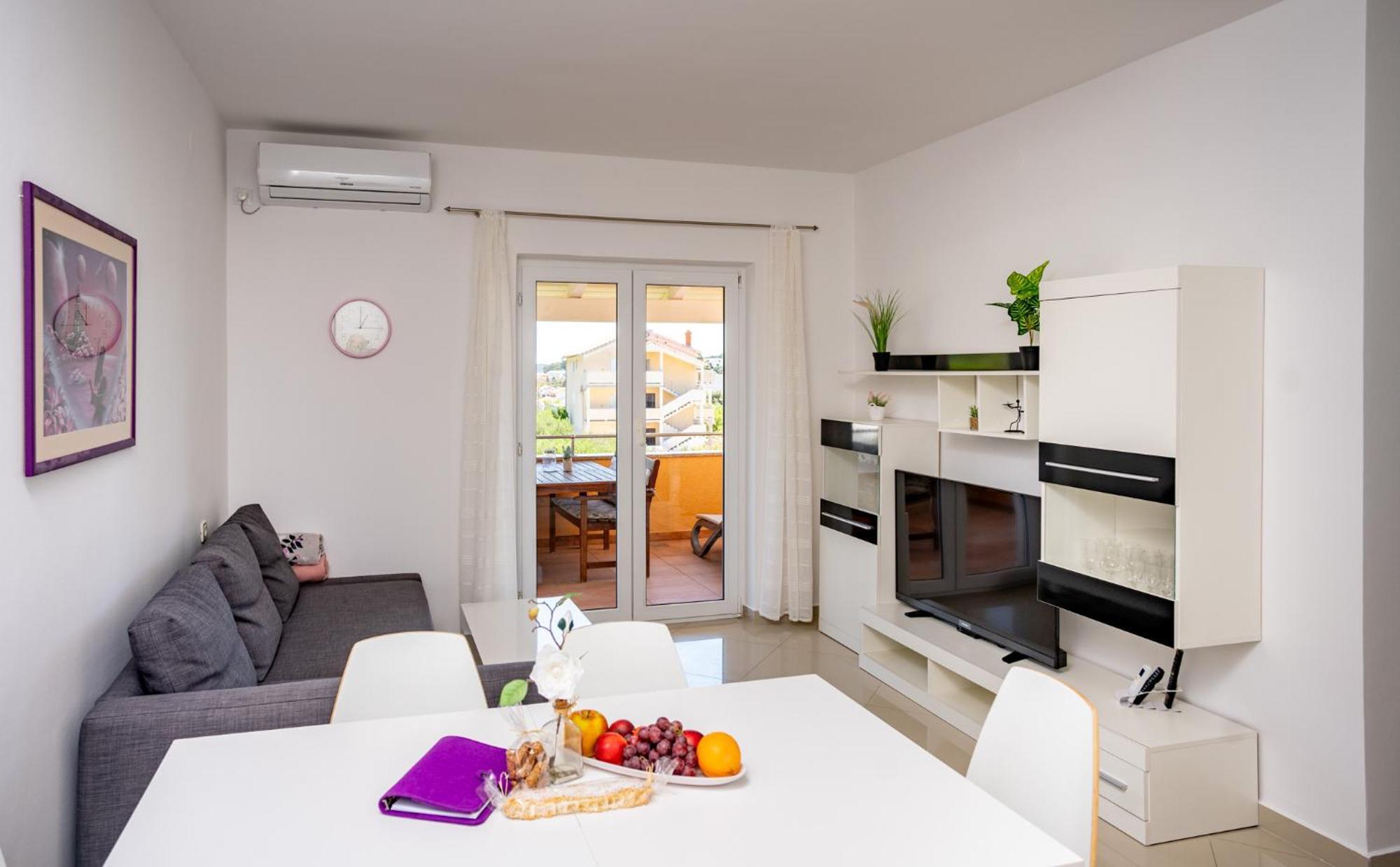 Foric Apartments With Outdoor Heated Pool Rab Town Zewnętrze zdjęcie