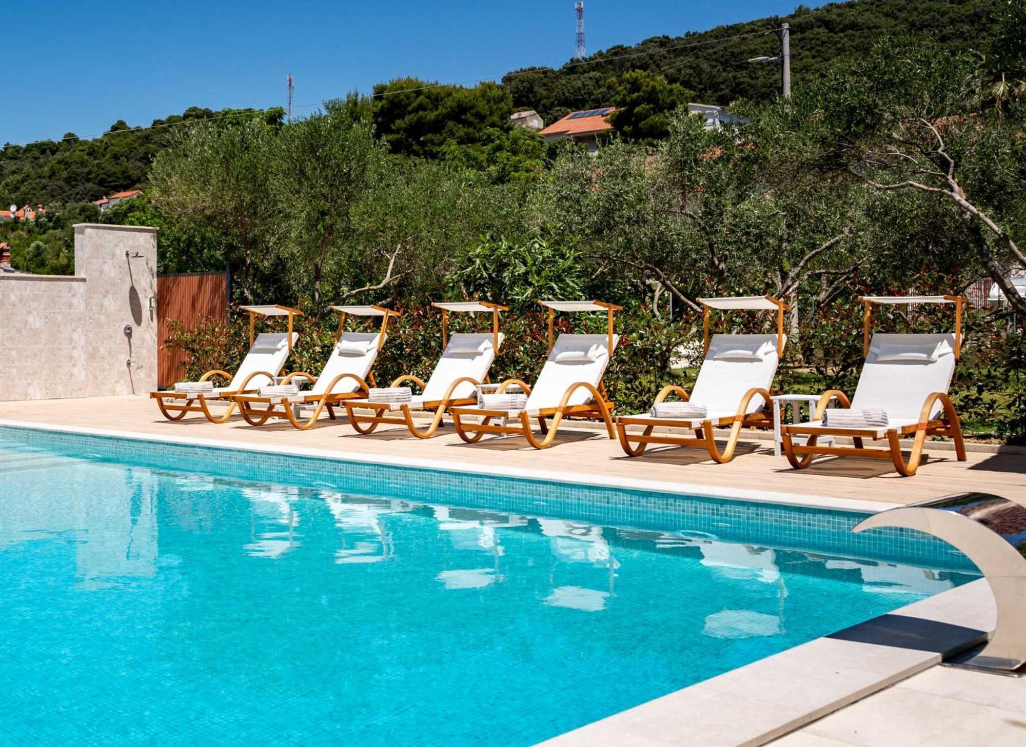 Foric Apartments With Outdoor Heated Pool Rab Town Zewnętrze zdjęcie