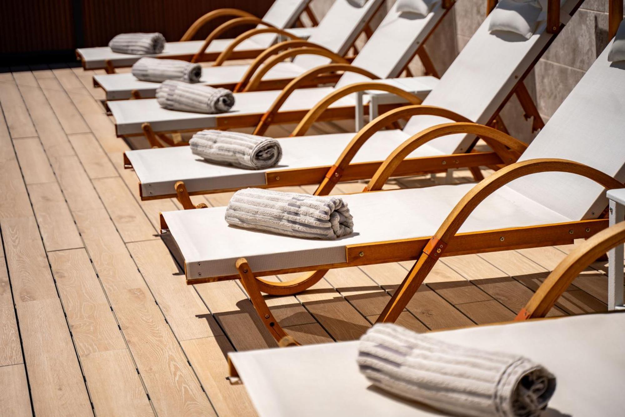 Foric Apartments With Outdoor Heated Pool Rab Town Zewnętrze zdjęcie