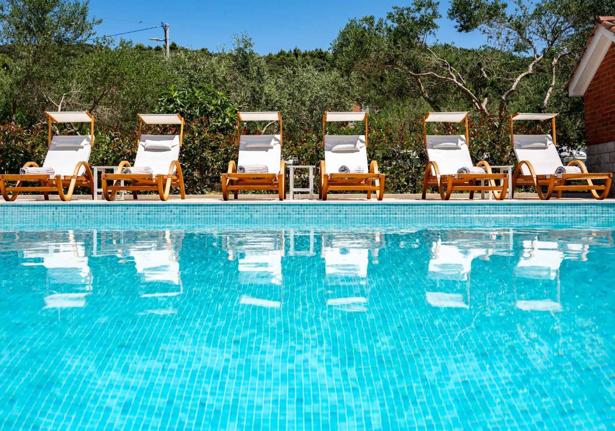 Foric Apartments With Outdoor Heated Pool Rab Town Zewnętrze zdjęcie