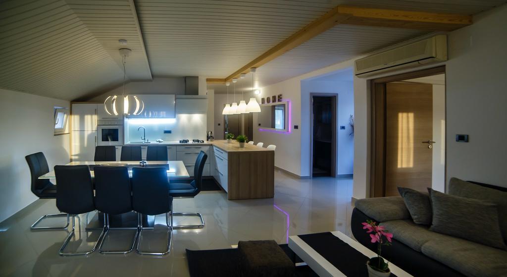Foric Apartments With Outdoor Heated Pool Rab Town Zewnętrze zdjęcie