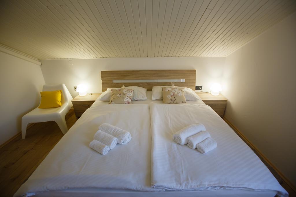Foric Apartments With Outdoor Heated Pool Rab Town Zewnętrze zdjęcie