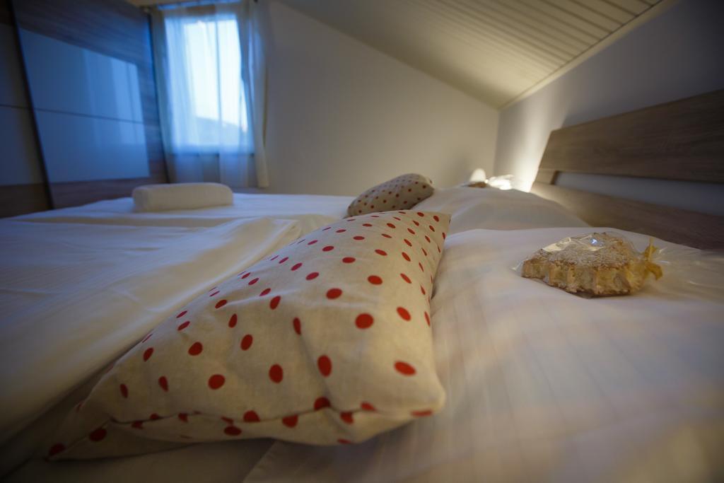 Foric Apartments With Outdoor Heated Pool Rab Town Zewnętrze zdjęcie