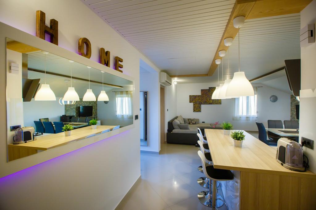 Foric Apartments With Outdoor Heated Pool Rab Town Zewnętrze zdjęcie