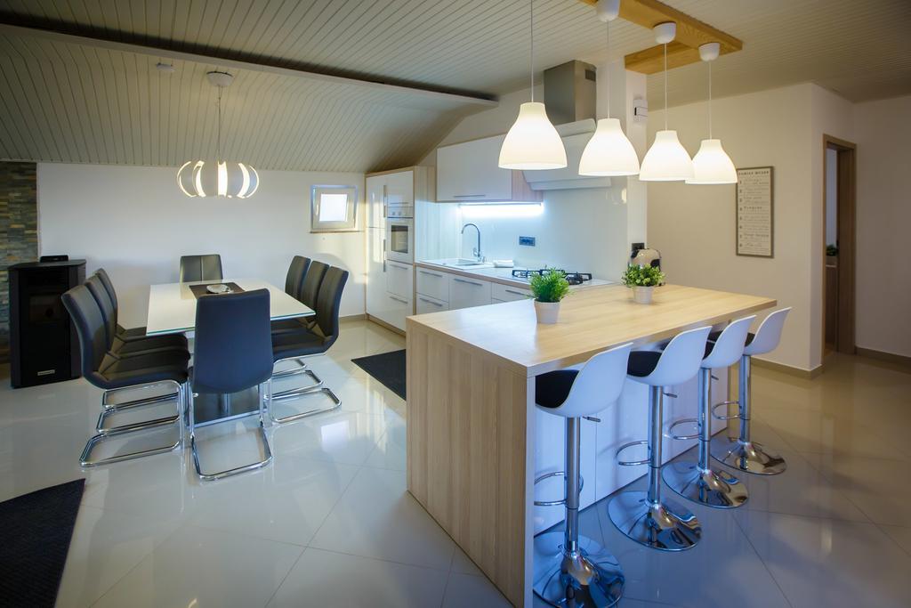 Foric Apartments With Outdoor Heated Pool Rab Town Zewnętrze zdjęcie