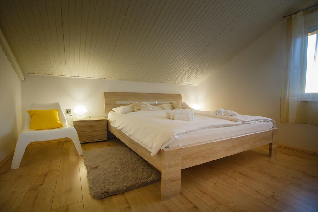Foric Apartments With Outdoor Heated Pool Rab Town Zewnętrze zdjęcie